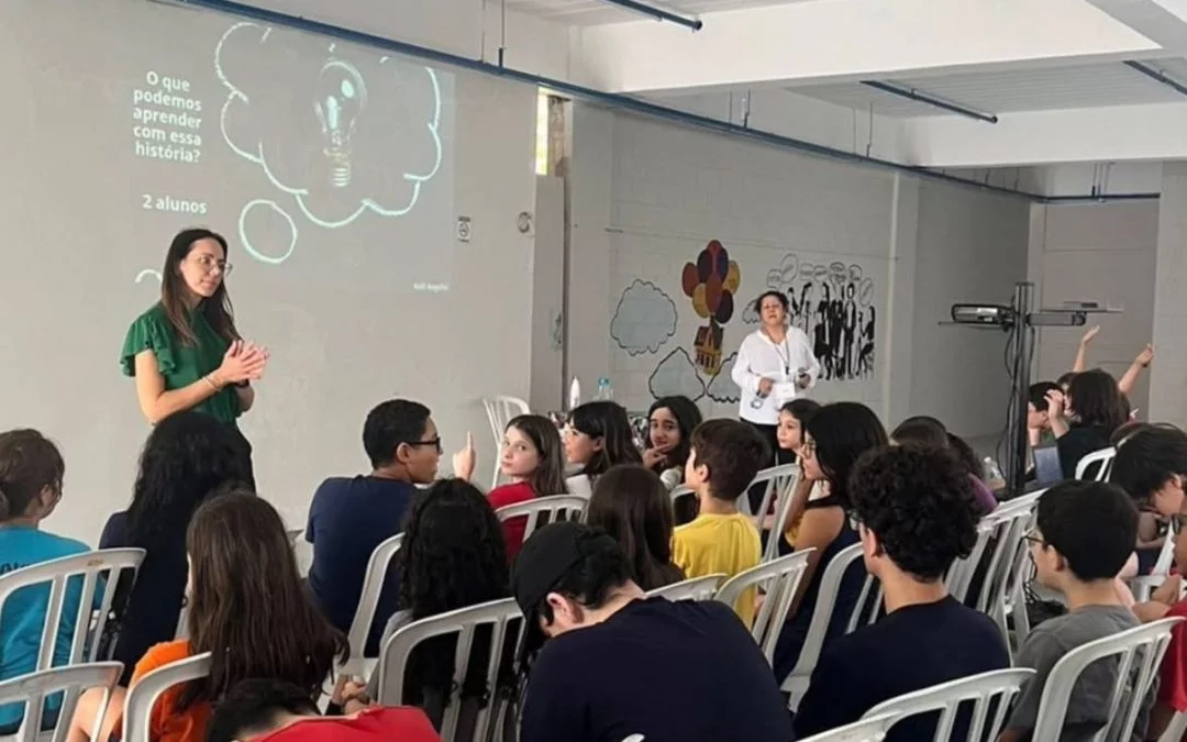 Palestras com alunos sobre segurança digital e o uso consciente de celulares